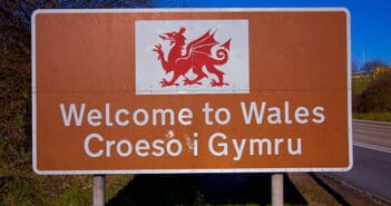 Croeso i Gymru sign