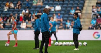 Stars sack Donaldson after poor start