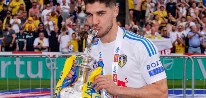 Manor Solomon with the EFL Championship Trophy